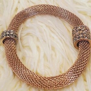 Rose Gold Tone Mesh Bracelet.🌴